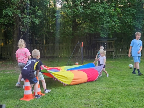 obrazek gw{iu� Dziecka wśród natury